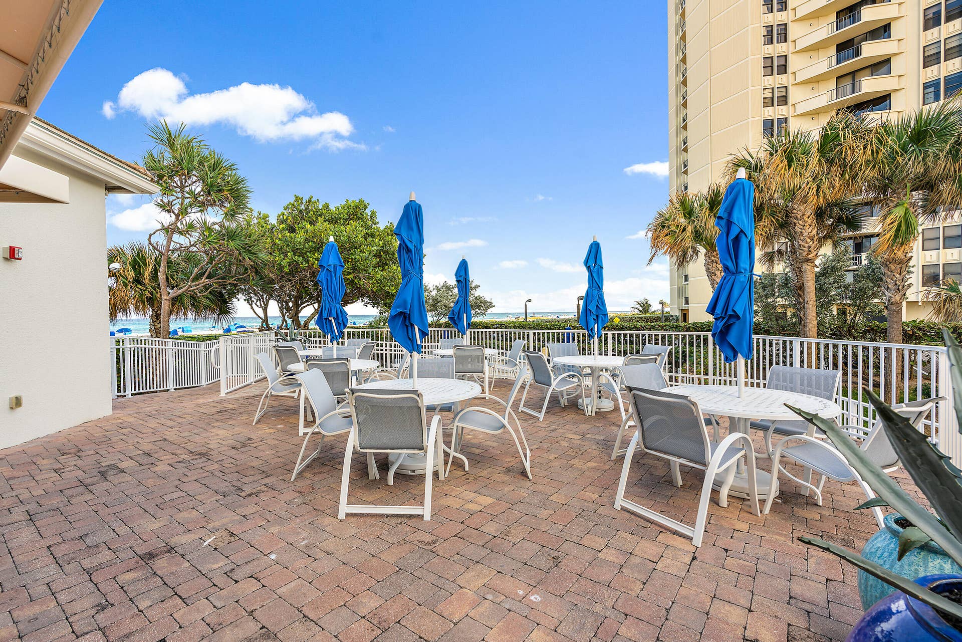 3000 N Ocean Drive, #19e, Singer Island, FL 33404 Oceanfront Cafe
