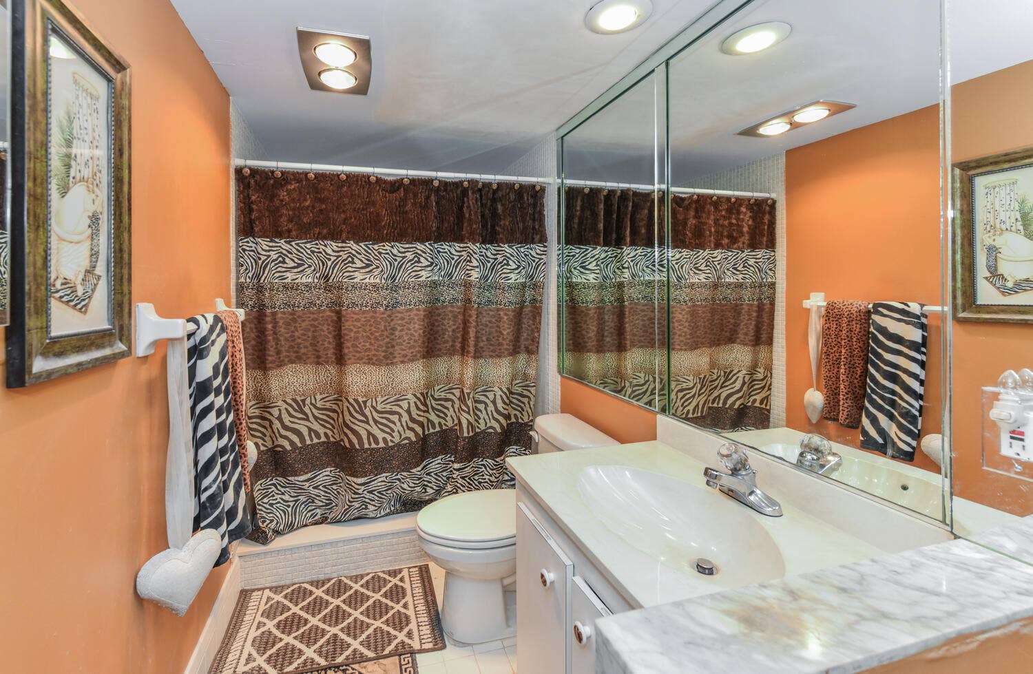 3960 Oaks Clubhouse Drive, #209, Pompano Beach, FL 33069 Master Bathroom