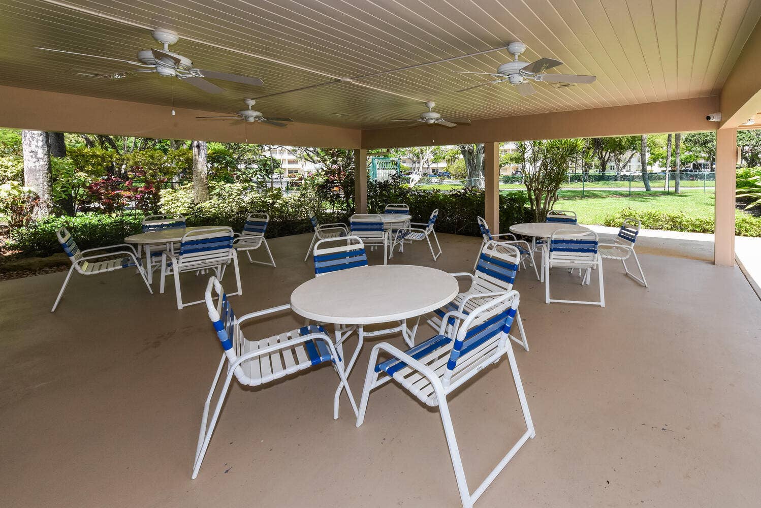 3960 Oaks Clubhouse Drive, #209, Pompano Beach, FL 33069 Pool area
