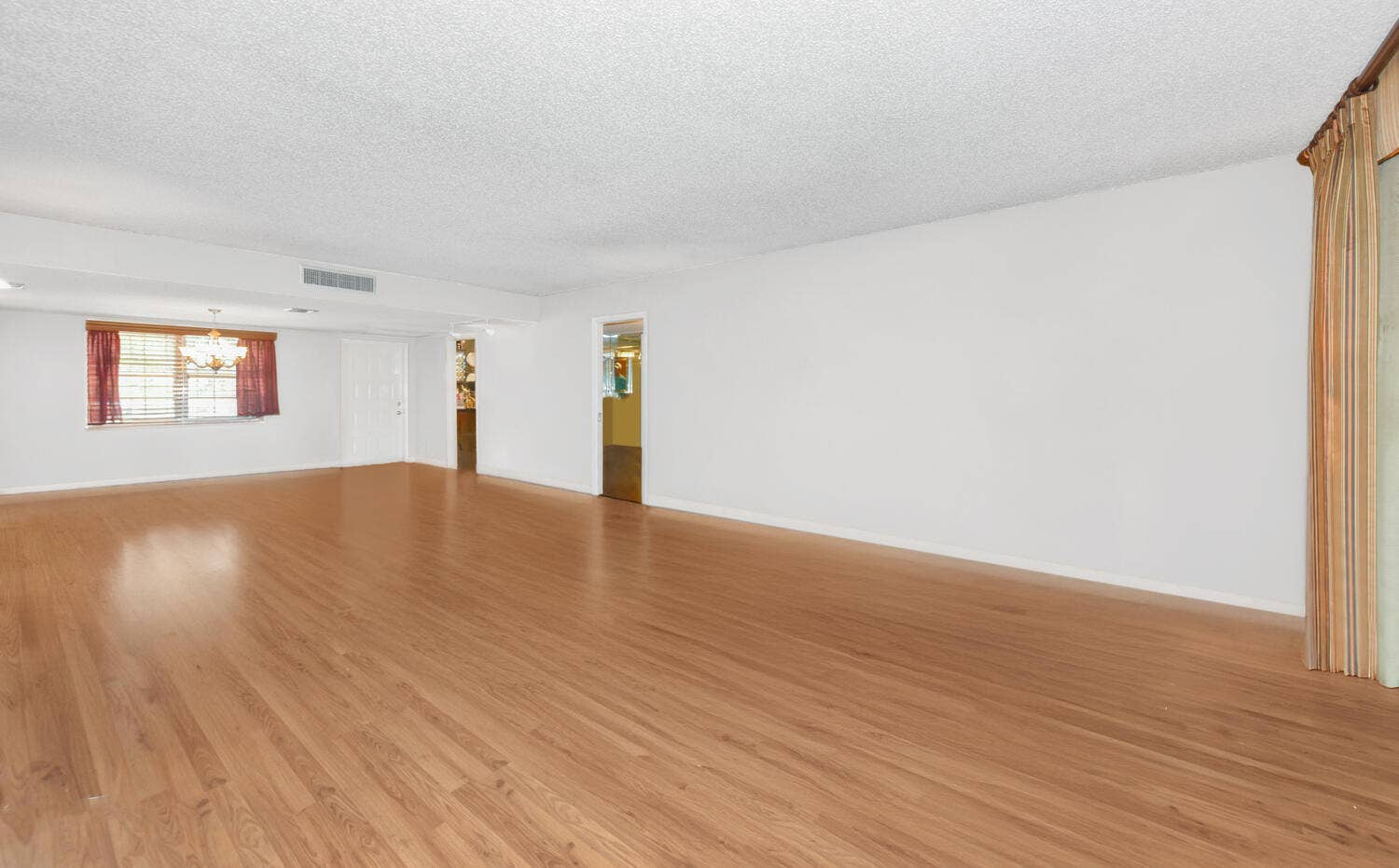 3960 Oaks Clubhouse Drive, #209, Pompano Beach, FL 33069 Living Room Empty