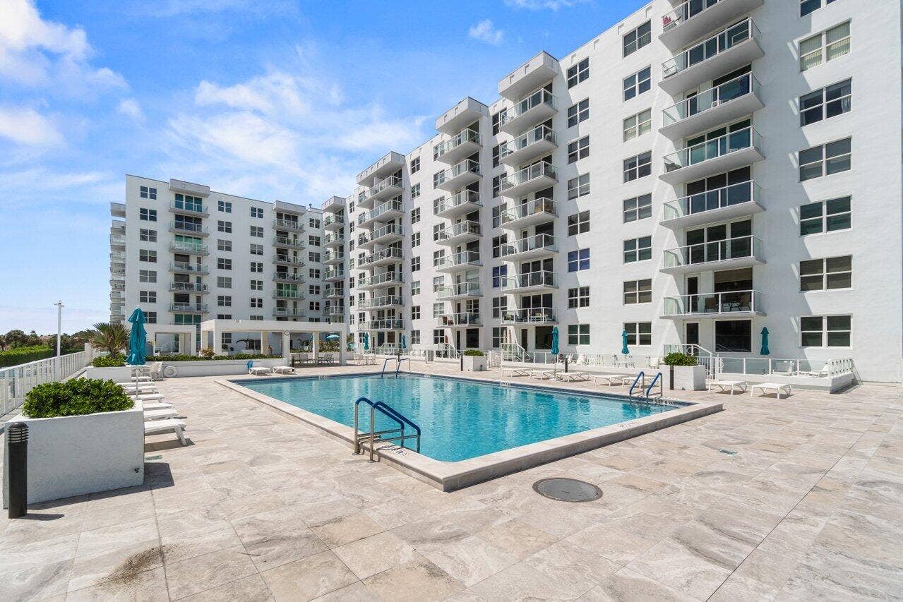 045-3450SouthOceanBoulevard-515-PalmBeac