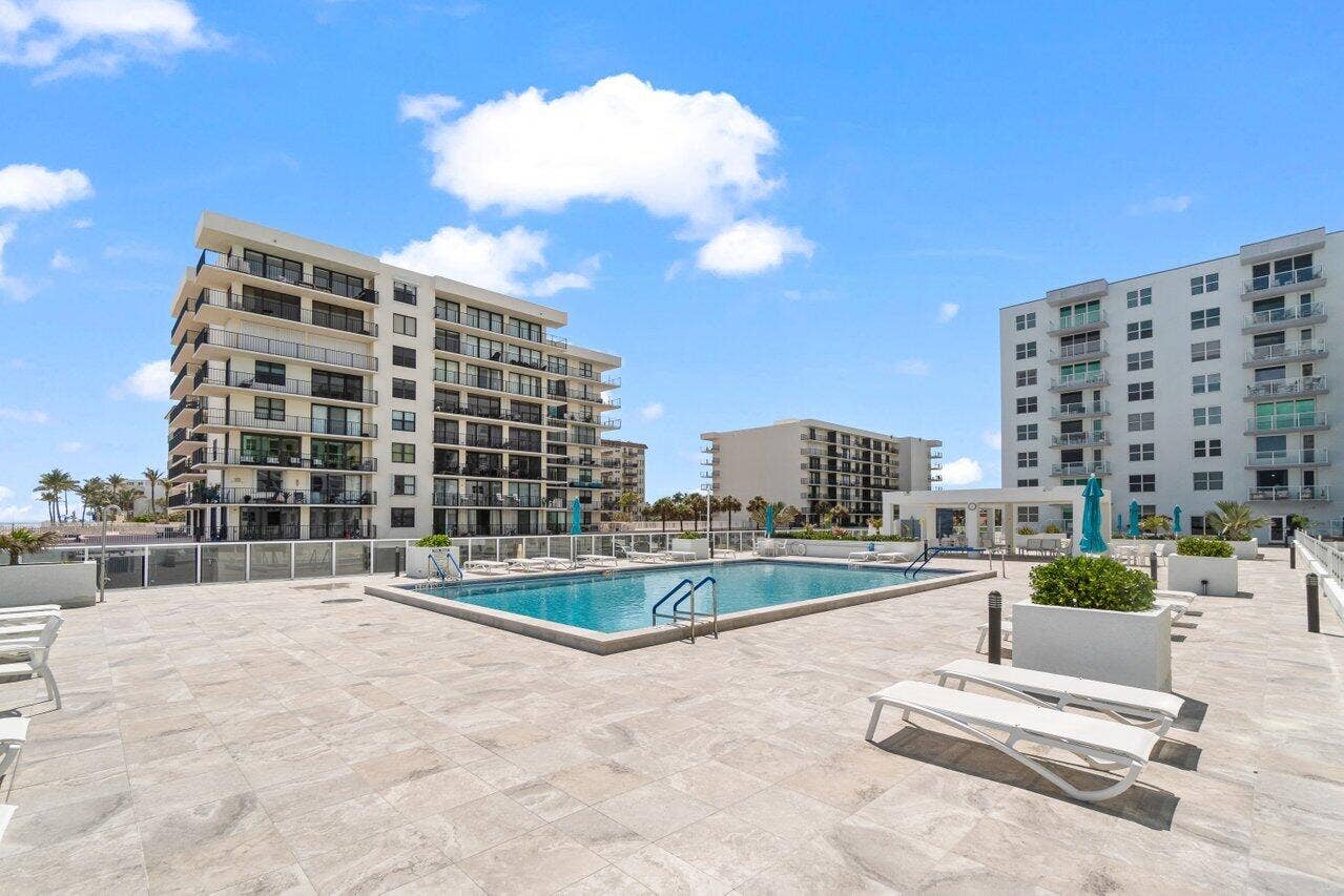 046-3450SouthOceanBoulevard-515-PalmBeac