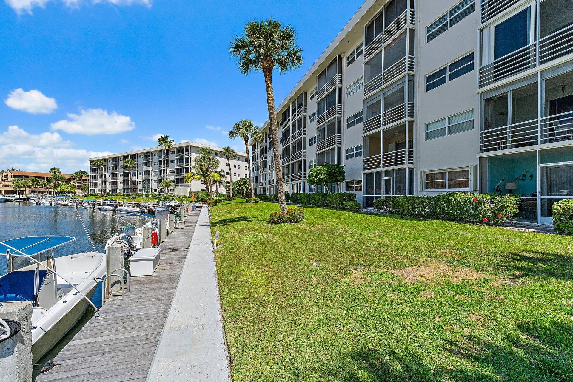 29 Yacht Club Drive, #302-D, North Palm Beach, FL 33408 Building Rear View