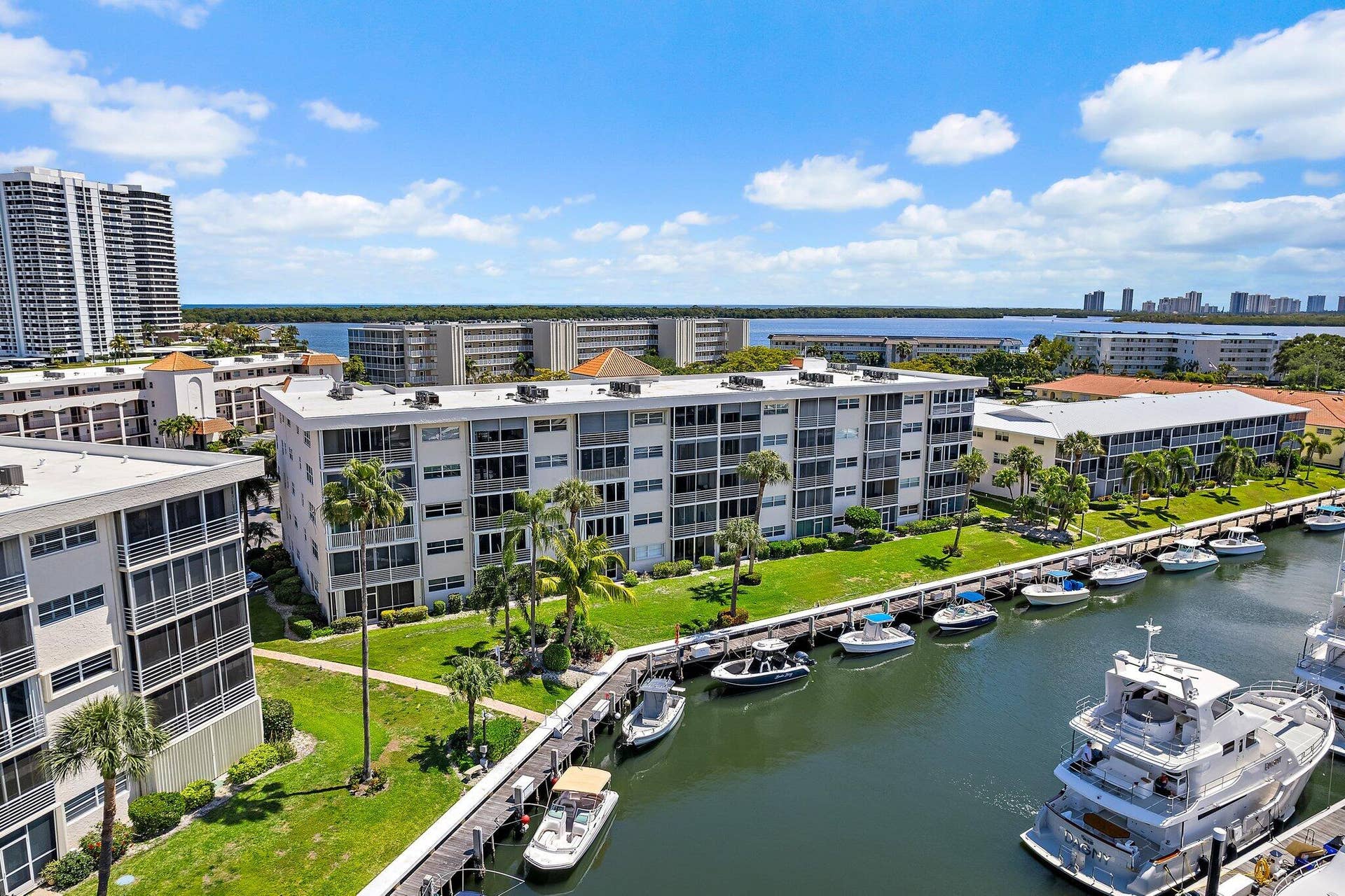 29 Yacht Club Drive, #302-D, North Palm Beach, FL 33408 Aerial View