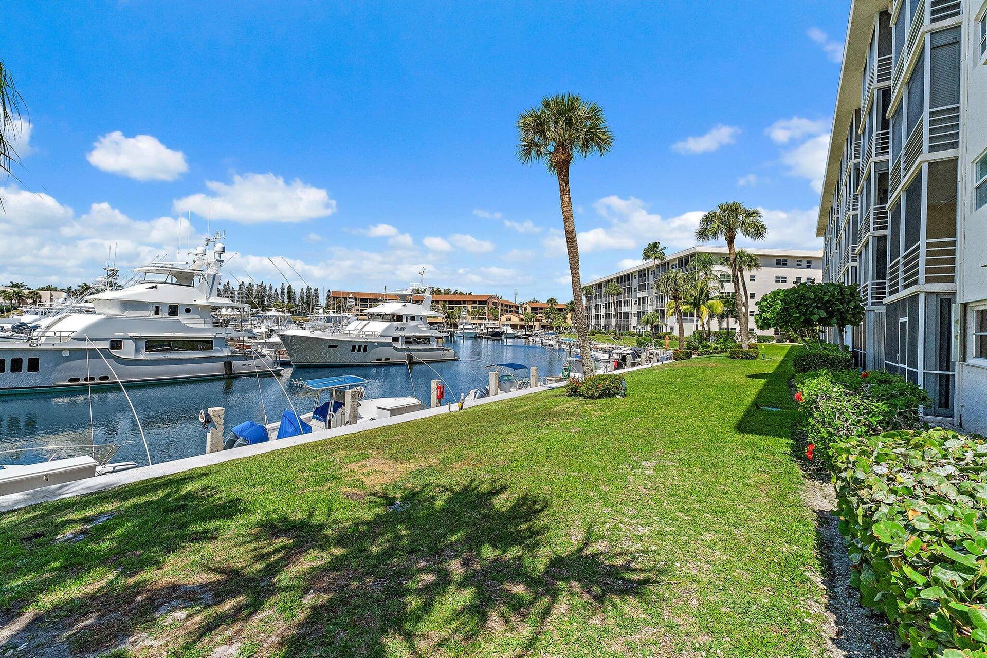 29 Yacht Club Drive, #302-D, North Palm Beach, FL 33408 Building Rear View