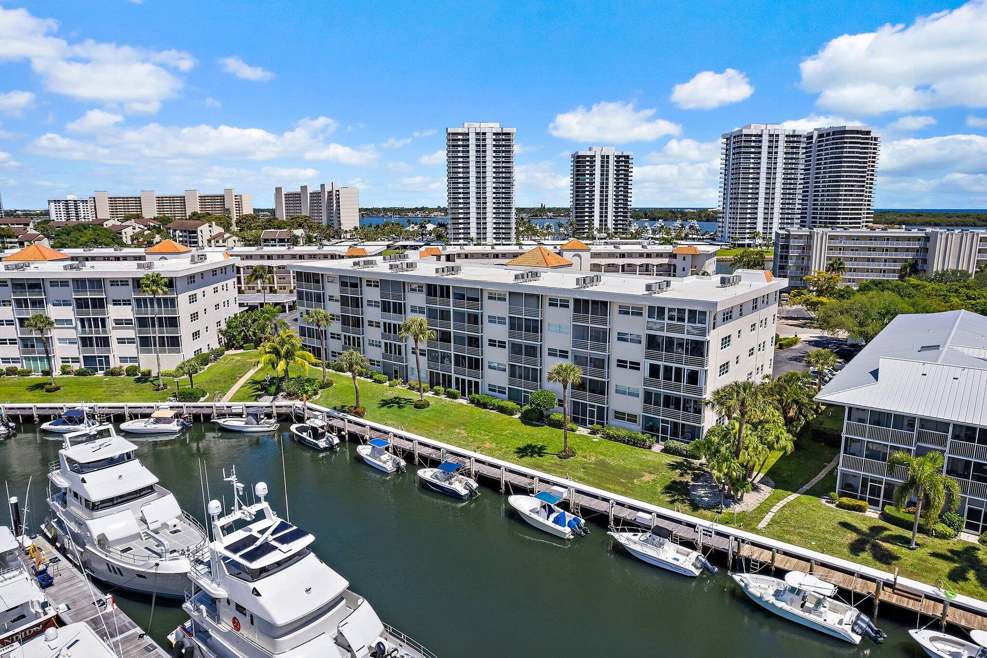 29 Yacht Club Drive, #302-D, North Palm Beach, FL 33408 Aerial View