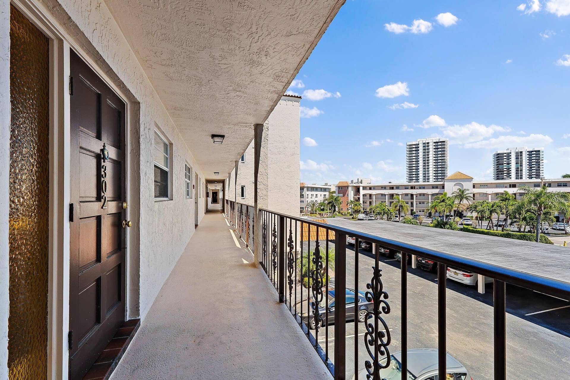 29 Yacht Club Drive, #302-D, North Palm Beach, FL 33408 Catwalk View