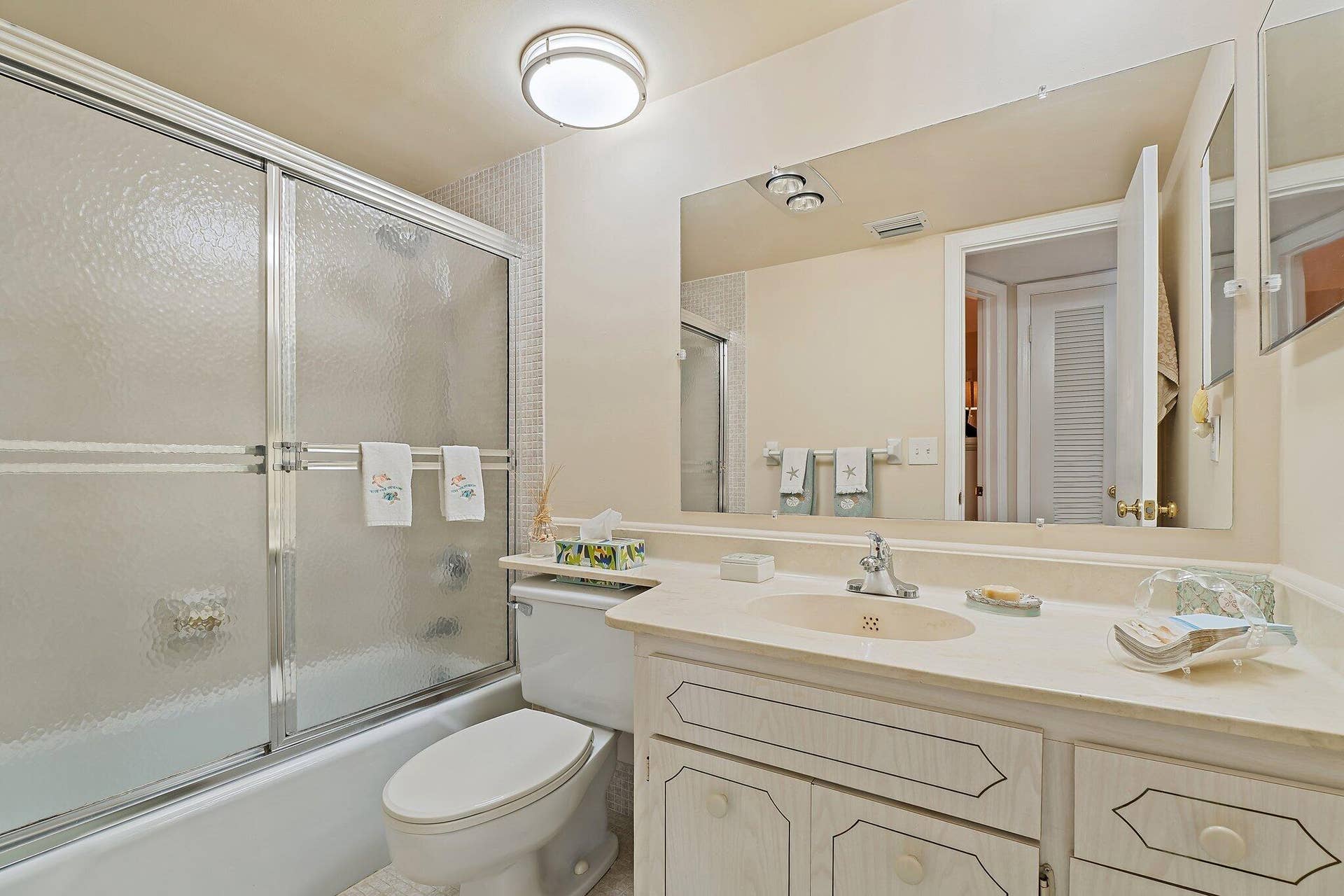 29 Yacht Club Drive, #302-D, North Palm Beach, FL 33408 Guest Bath