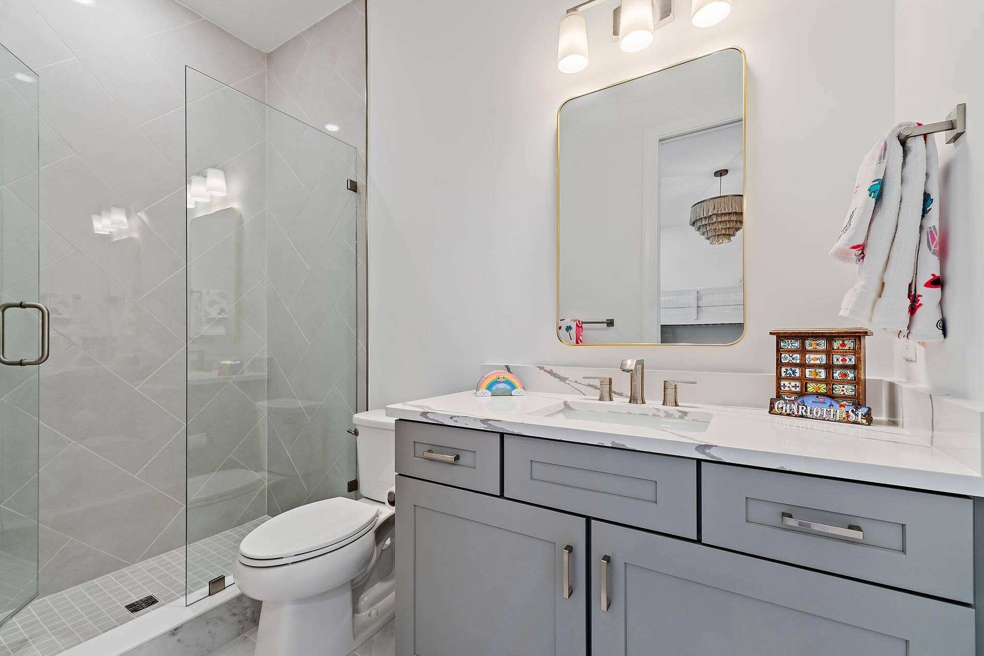 20065 SE Bridgewater Drive, Jupiter, FL 33458 2nd FL Guest Bath