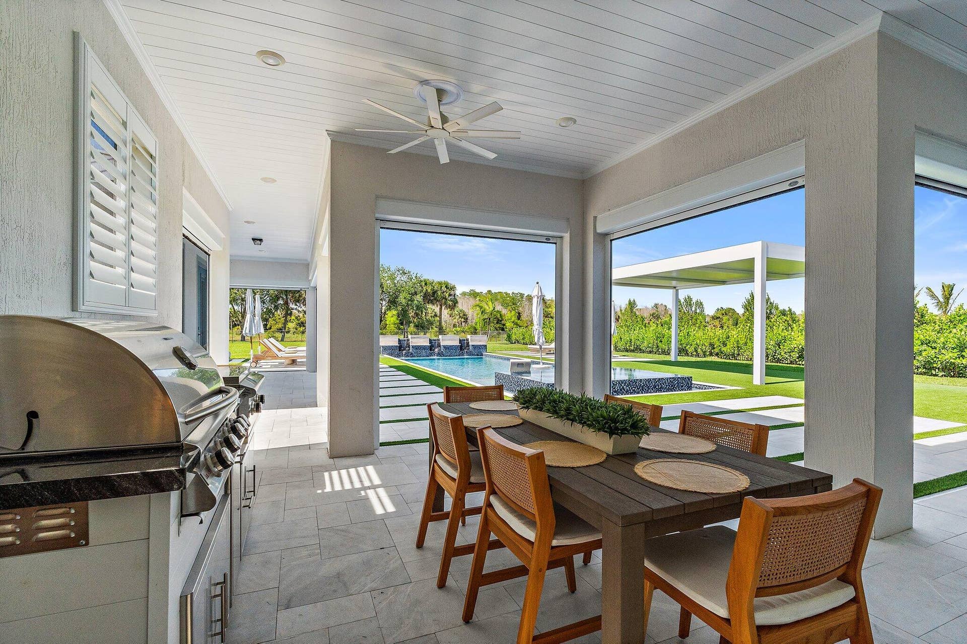 20065 SE Bridgewater Drive, Jupiter, FL 33458 Outside Dining Area