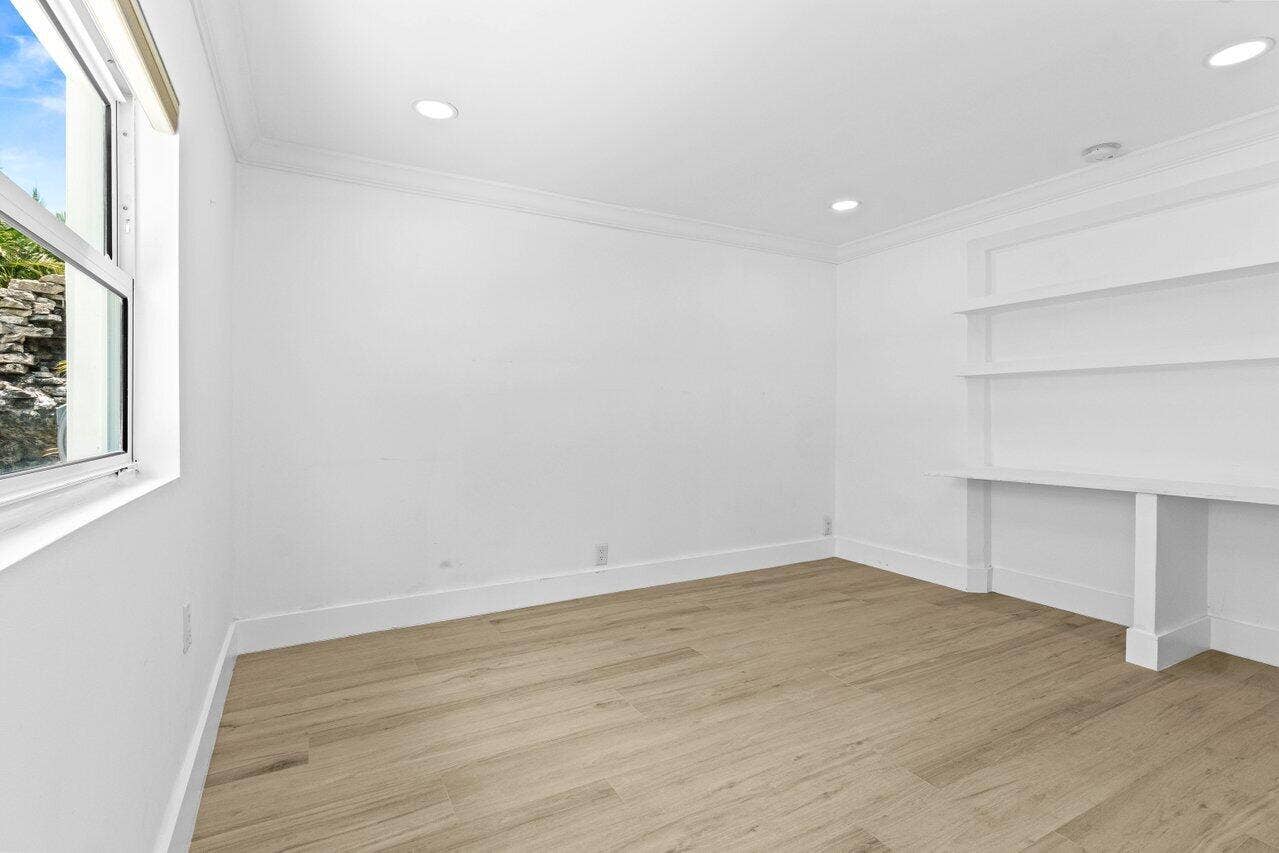 Guest Room 3/Office