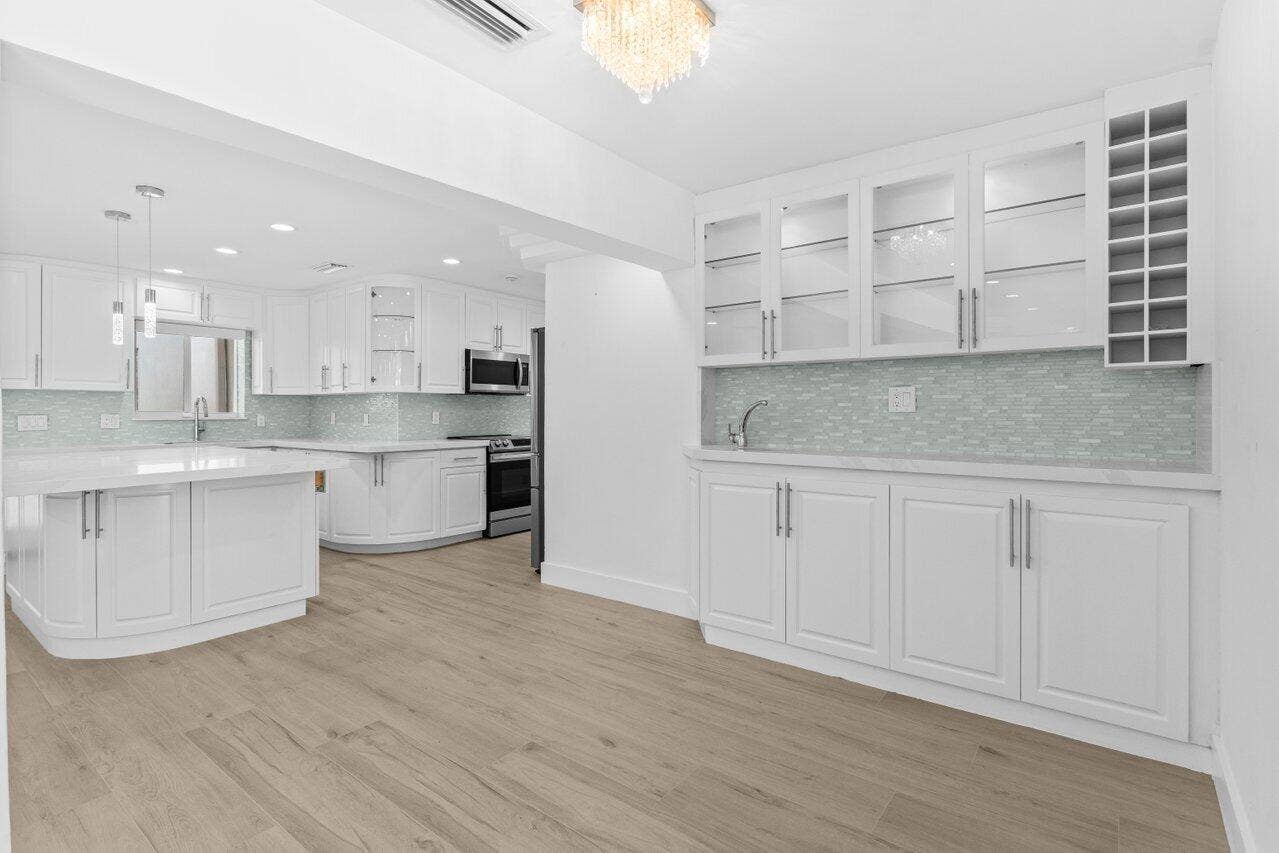 kitchen & wet bar