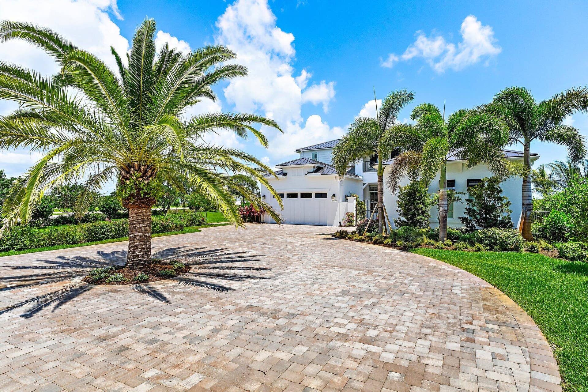 20049 SE Bridgewater Drive, Jupiter, FL 33458 Driveway