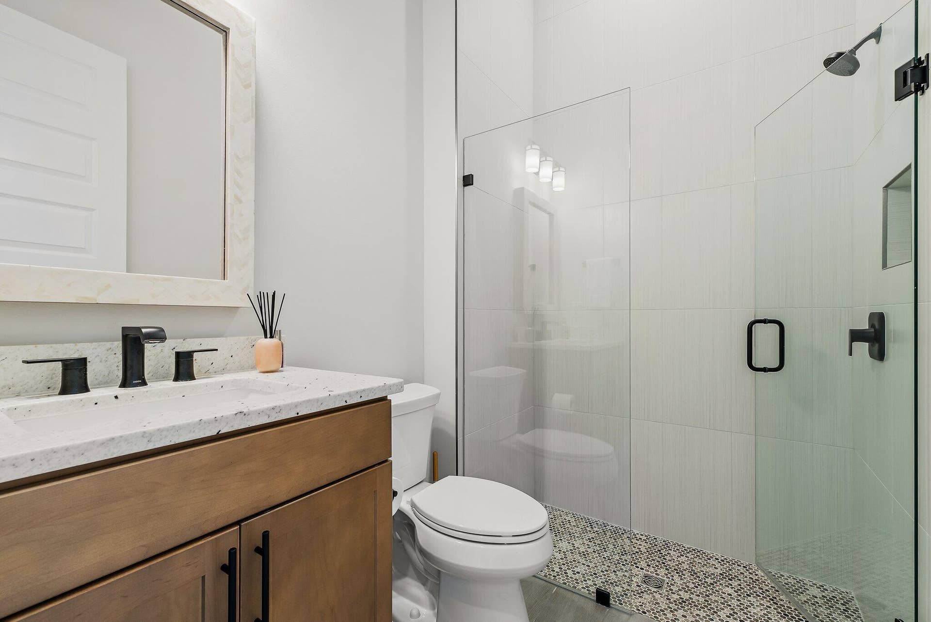 20049 SE Bridgewater Drive, Jupiter, FL 33458 1st Floor Guest Bath