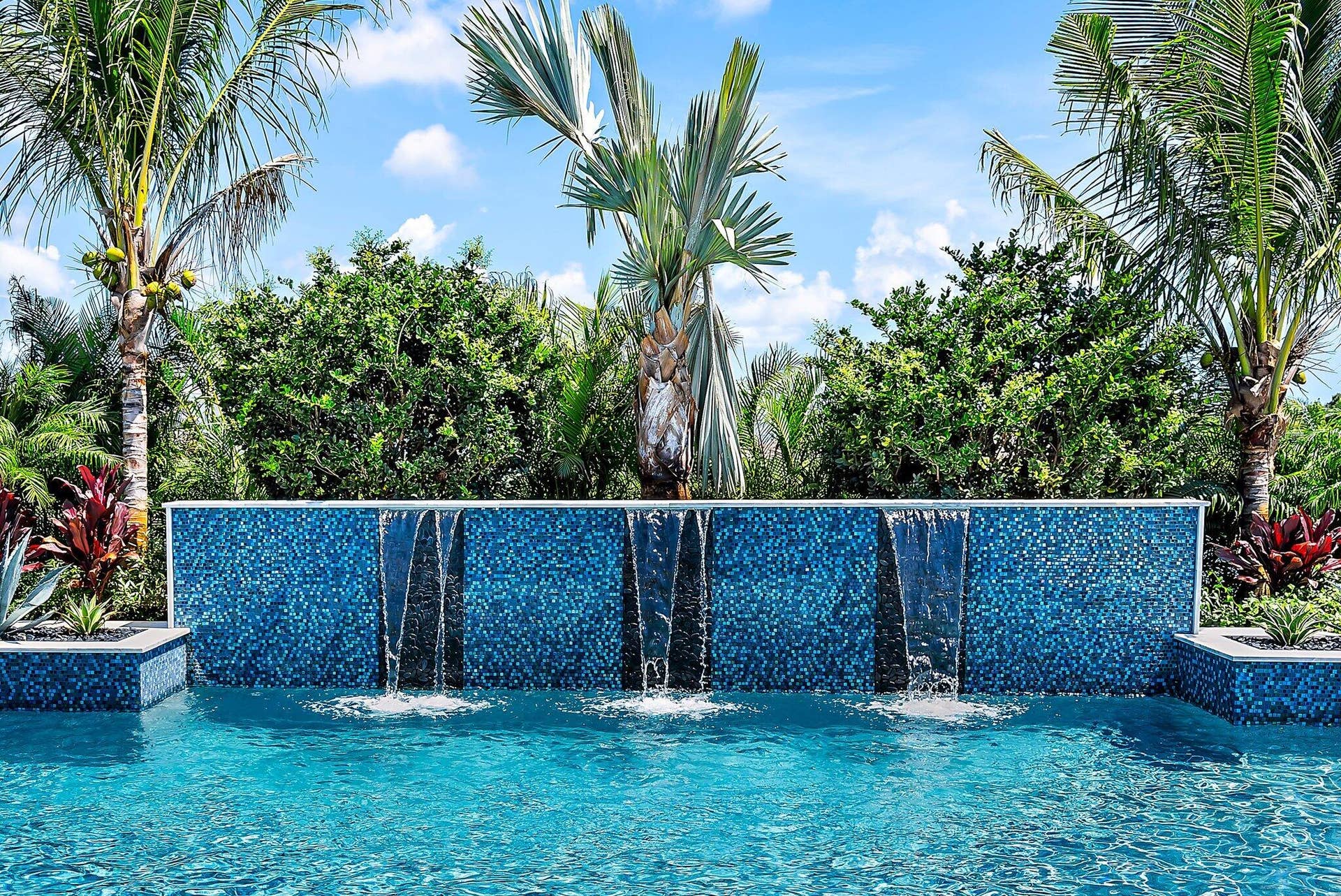20049 SE Bridgewater Drive, Jupiter, FL 33458 Waterfall in Pool