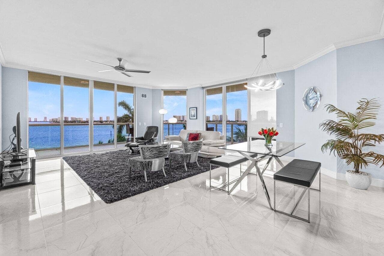 End Unit Floor to Ceiling Sliders