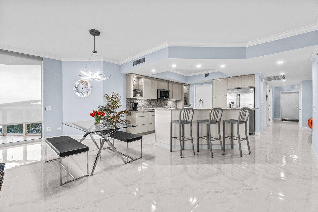 Kitchen & Dining Area