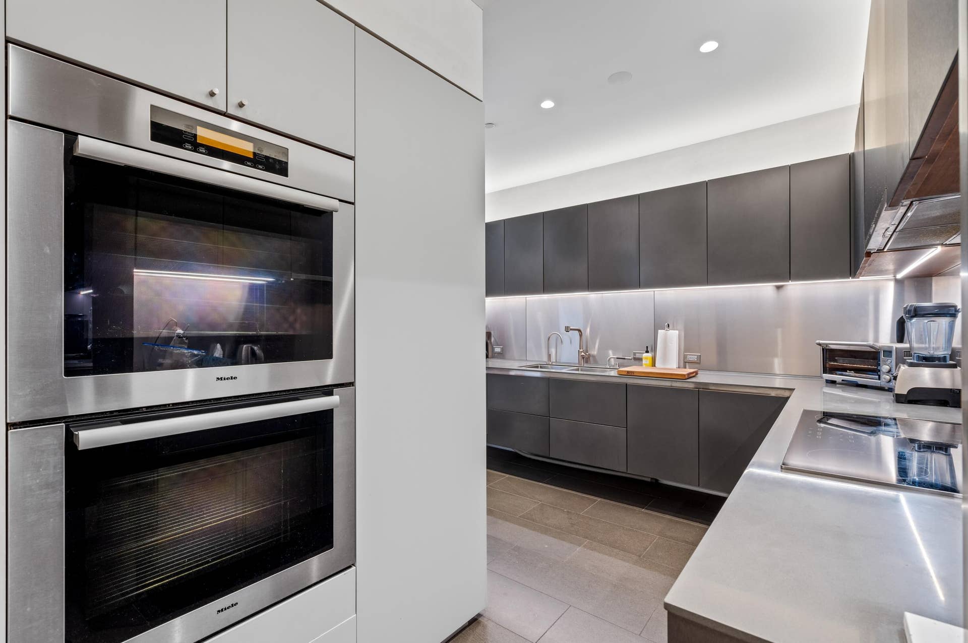 2 N Breakers Row, #N25, Palm Beach, FL 33480 mls_KITCHEN_ANGLE_2_DT
