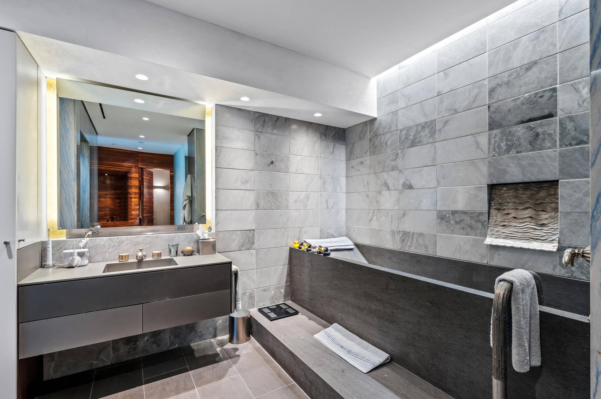 2 N Breakers Row, #N25, Palm Beach, FL 33480 mls_PRIMARY_BATHROOM_DT