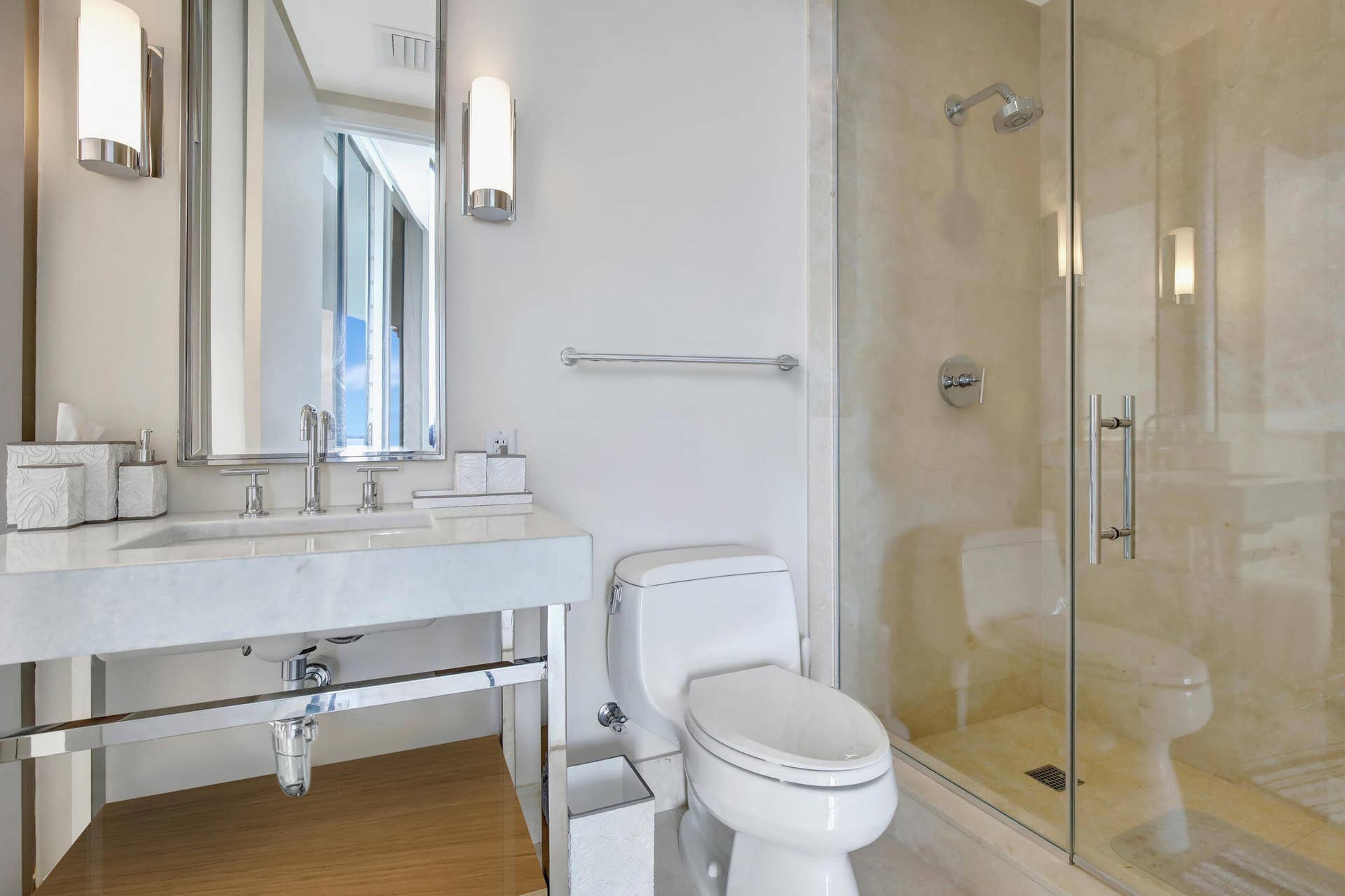 Ensuite Bath 1