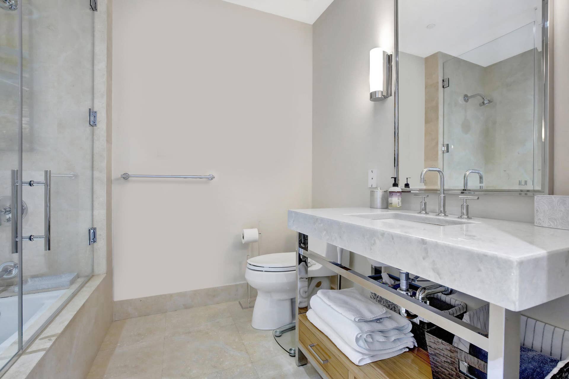 Ensuite Bath 2