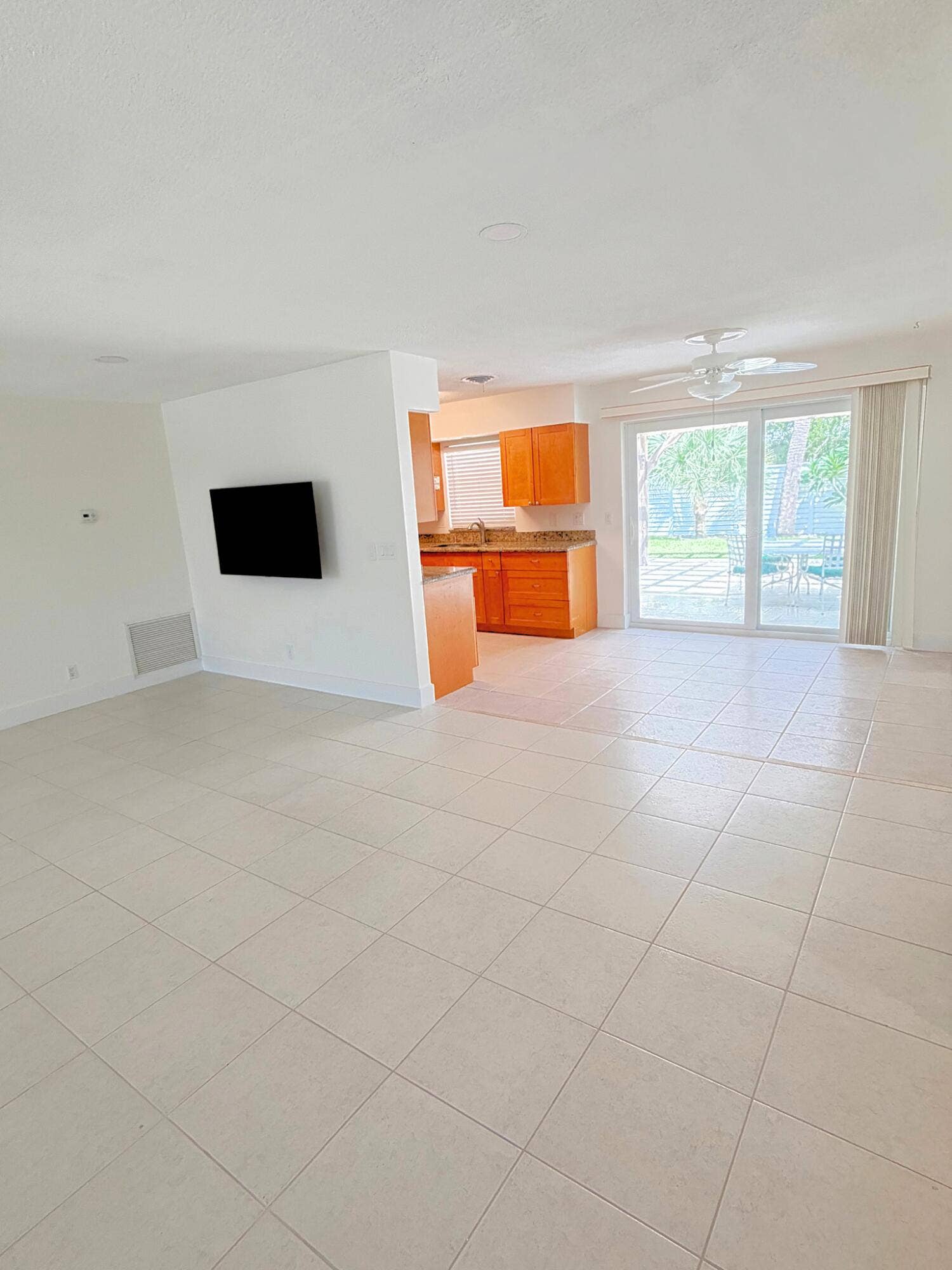 1260 Manor Drive, Riviera Beach, Riviera Beach, FL 33404 Manor Dr (10)