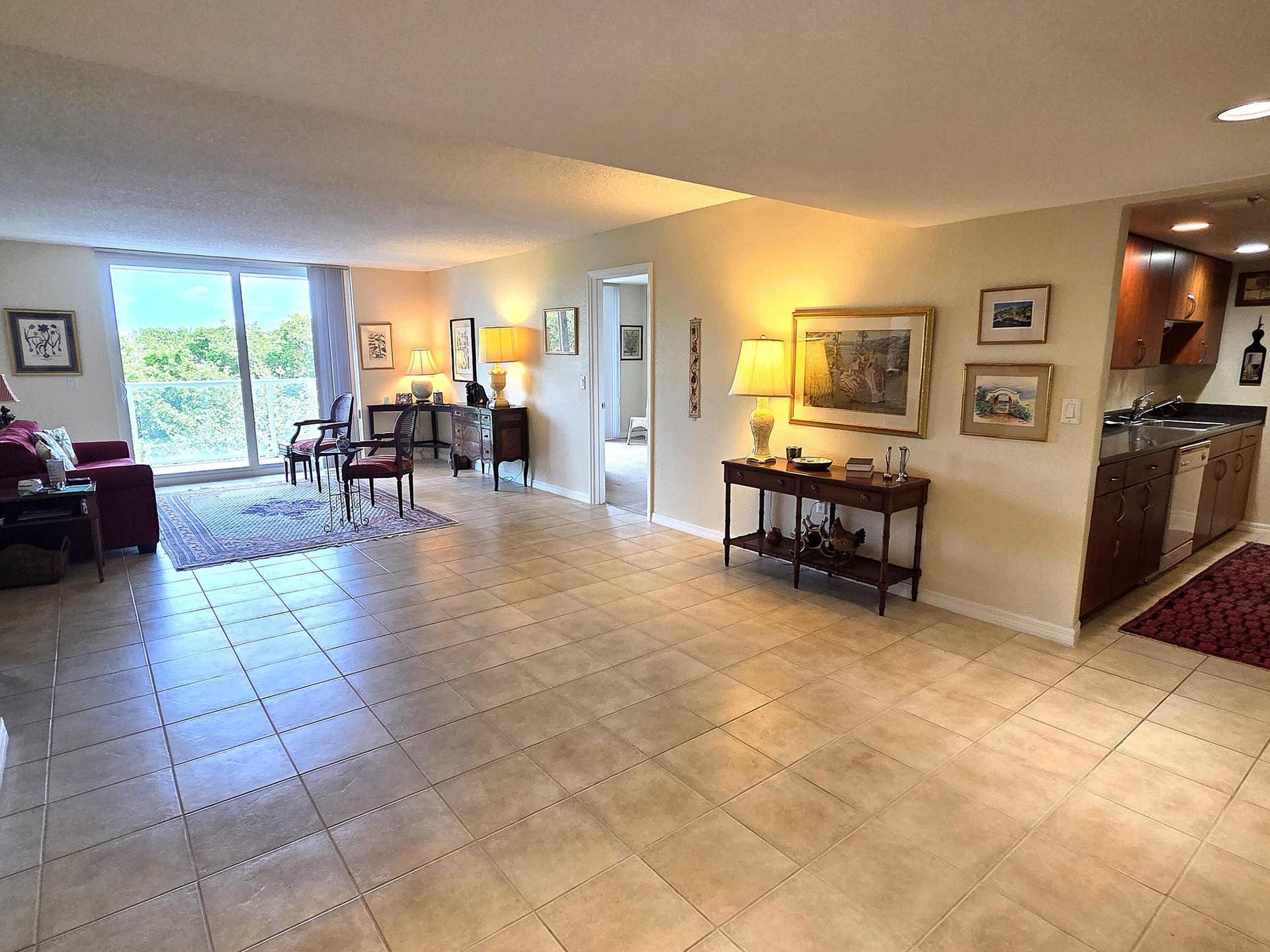 2560 S Ocean Boulevard, #416, Palm Beach, FL 33480 Livingroom Dining areas