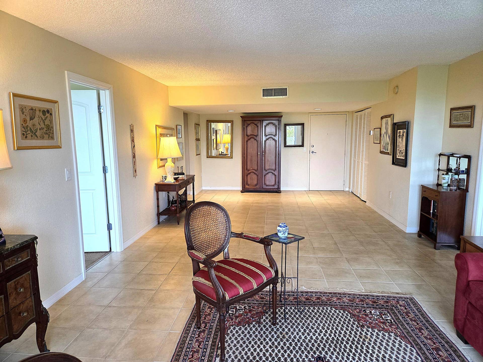 2560 S Ocean Boulevard, #416, Palm Beach, FL 33480 Living Room