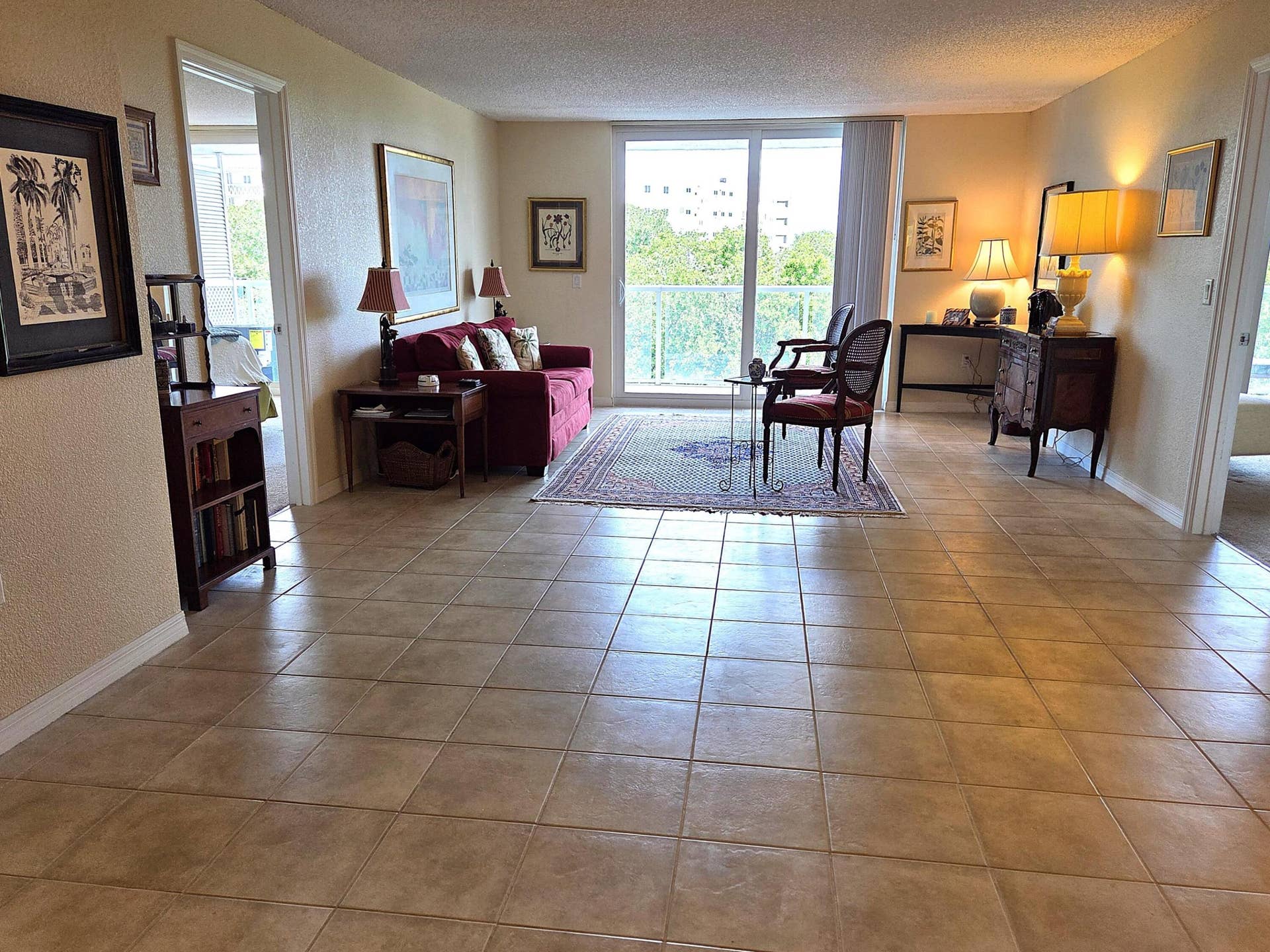 2560 S Ocean Boulevard, #416, Palm Beach, FL 33480 Living and Dining areas