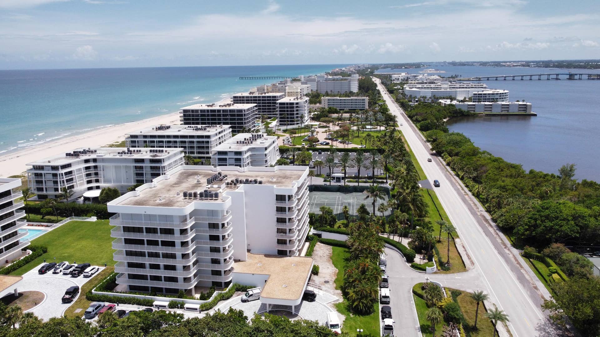 2560 S Ocean Boulevard, #416, Palm Beach, FL 33480 Walk to Palm Beach Par3 Golf Course