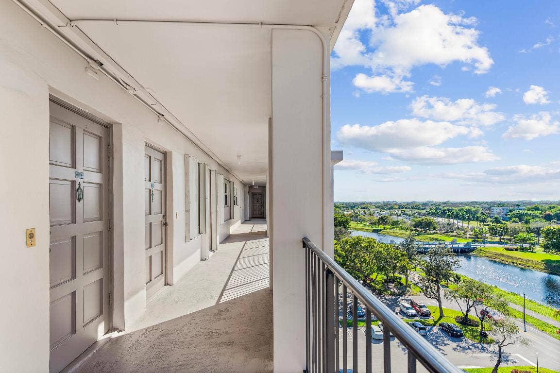 3250 N Palm Aire Drive, #904, Pompano Beach, FL 33069