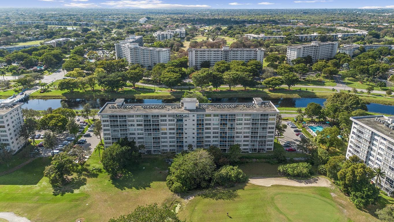 3250 N Palm Aire Drive, #904, Pompano Beach, FL 33069