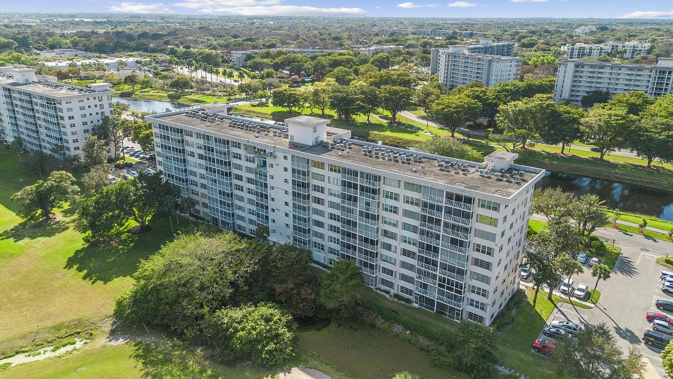 3250 N Palm Aire Drive, #904, Pompano Beach, FL 33069