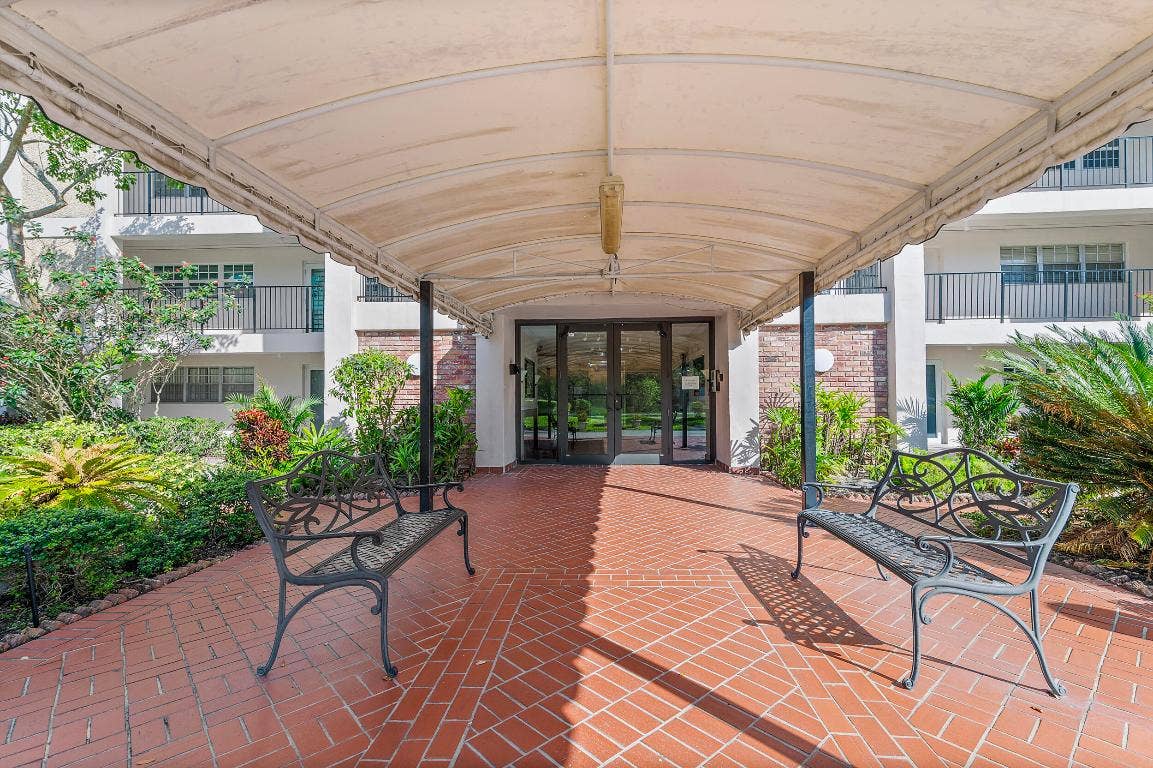 3250 N Palm Aire Drive, #904, Pompano Beach, FL 33069
