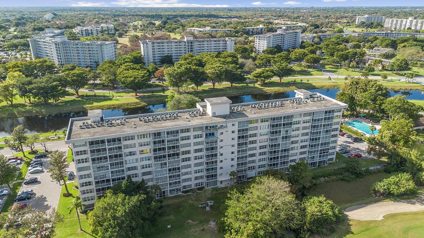 3250 N Palm Aire Drive, #904, Pompano Beach, FL 33069