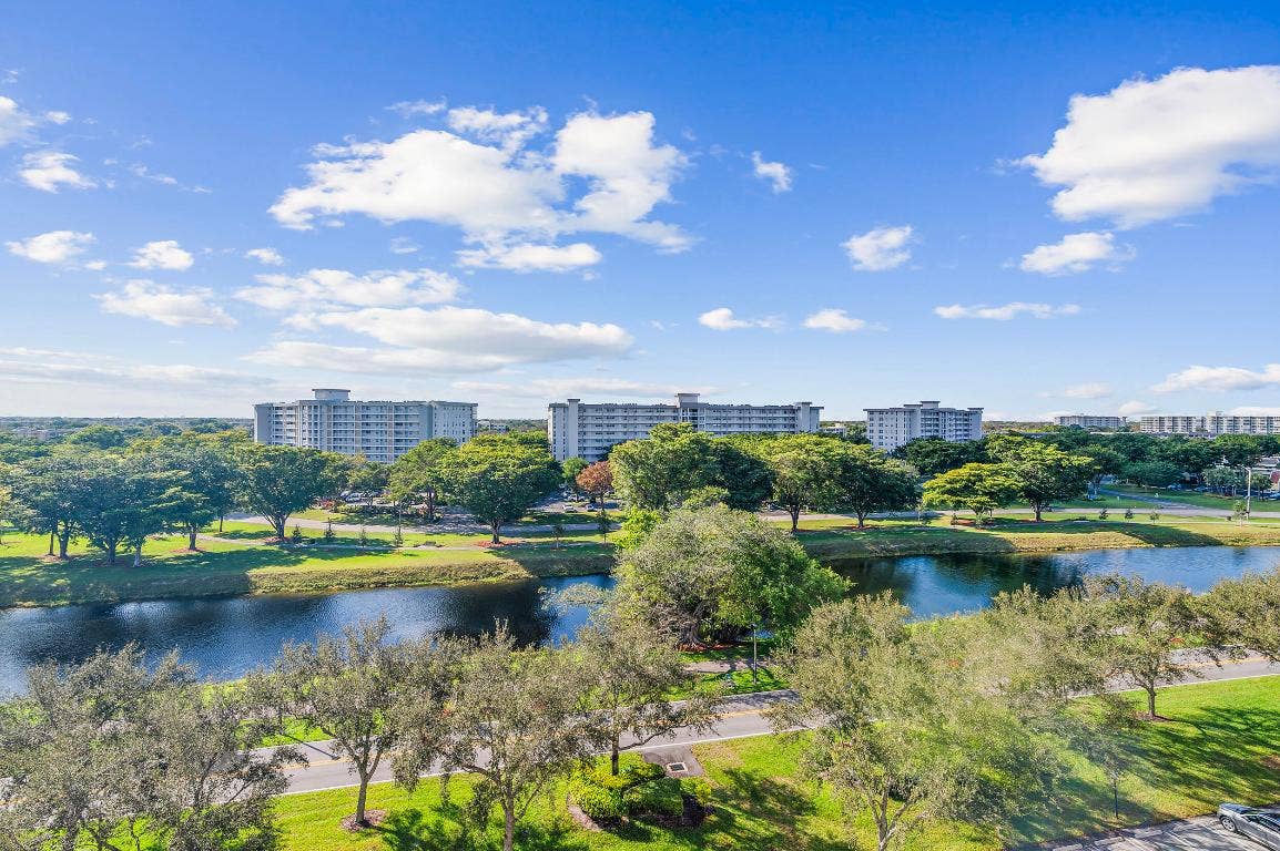 3250 N Palm Aire Drive, #904, Pompano Beach, FL 33069