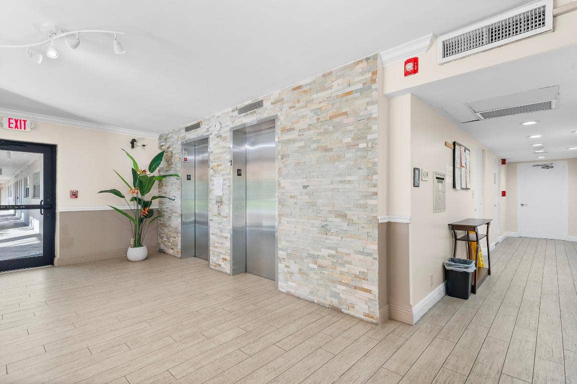 3250 N Palm Aire Drive, #904, Pompano Beach, FL 33069
