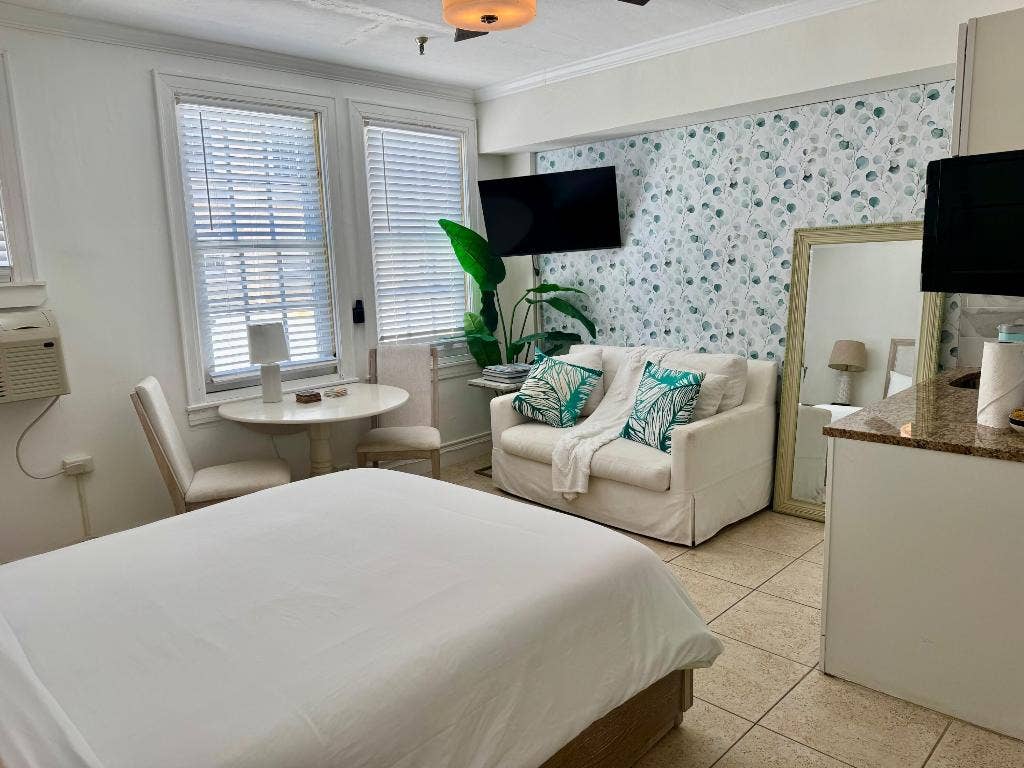235 Sunrise Avenue, Unit # 2008, Palm Beach, FL 33480