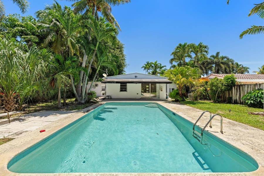 Property photo for 1637 N Victoria Park Road, Fort Lauderdale, FL