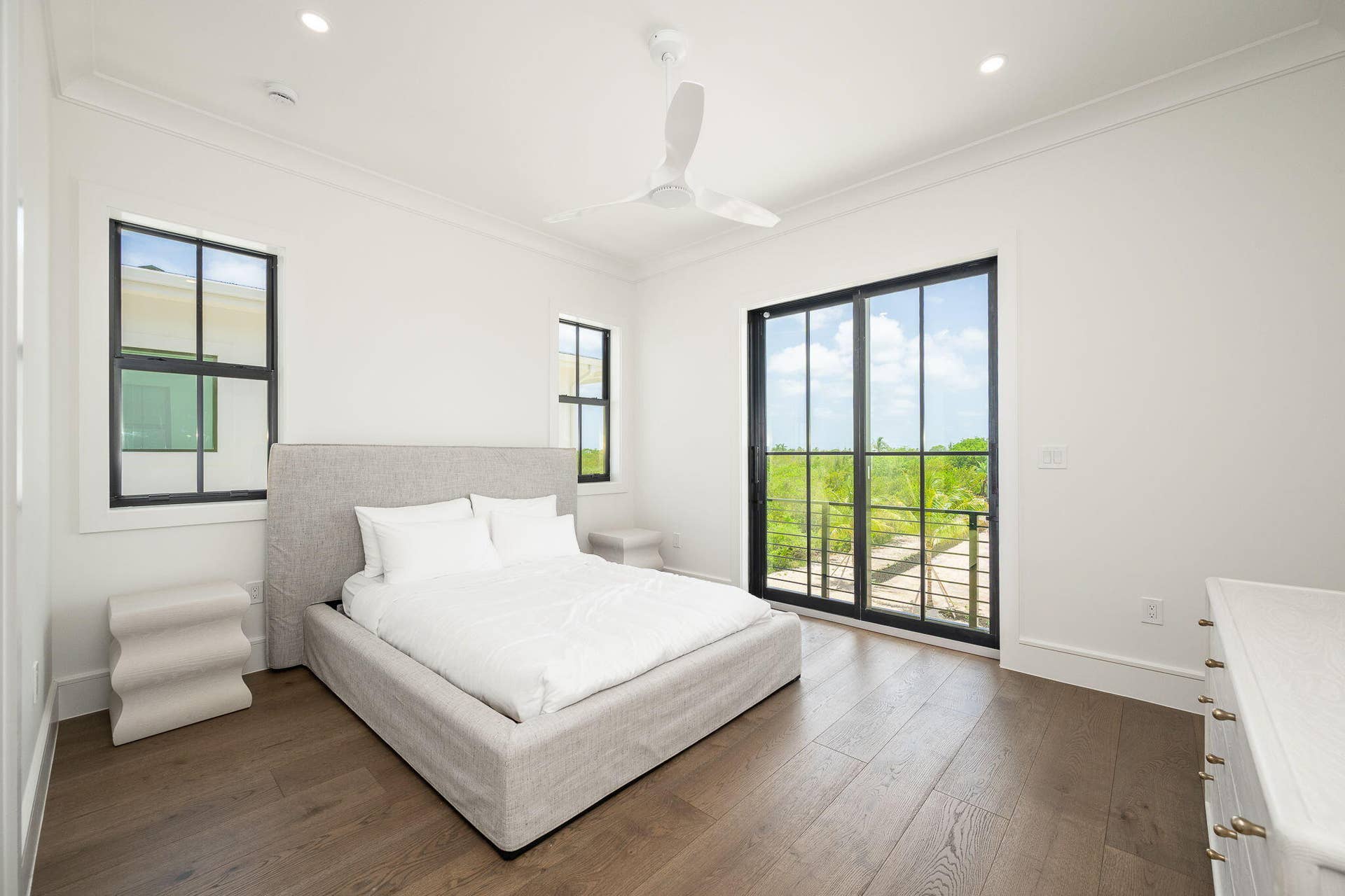 42-web-or-mls-NDP-231-E-Shore-6--16