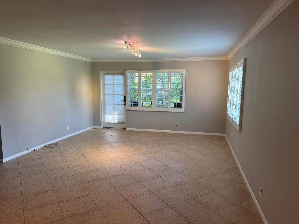 140 NE 19 Court E, #112-E, Wilton Manors, FL 33305