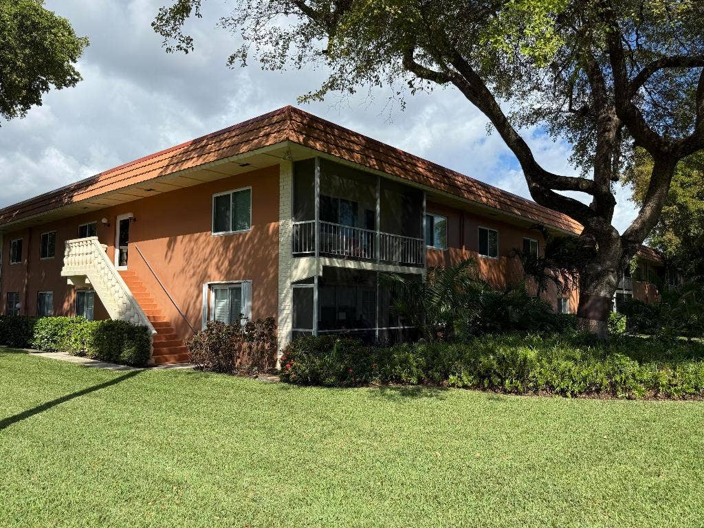 140 NE 19 Court E, #112-E, Wilton Manors, FL 33305