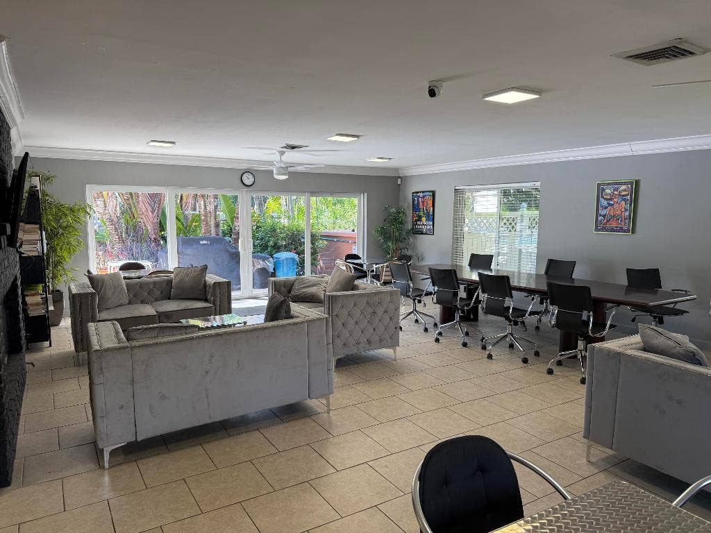 140 NE 19 Court E, #112-E, Wilton Manors, FL 33305
