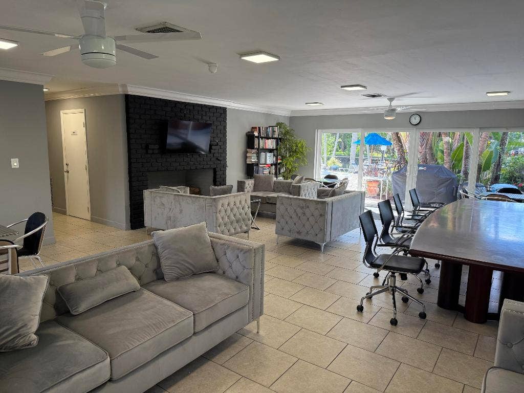 140 NE 19 Court E, #112-E, Wilton Manors, FL 33305