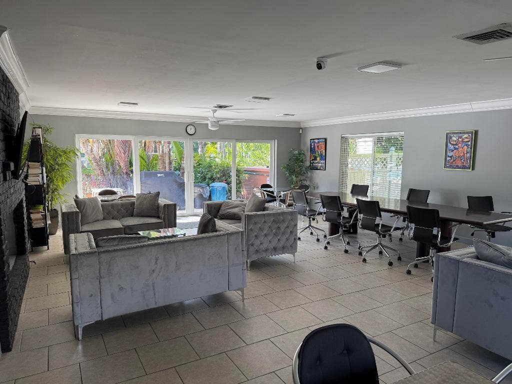 140 NE 19 Court E, #112-E, Wilton Manors, FL 33305
