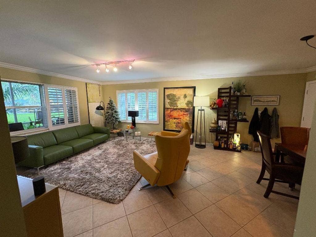 140 NE 19 Court E, #112-E, Wilton Manors, FL 33305