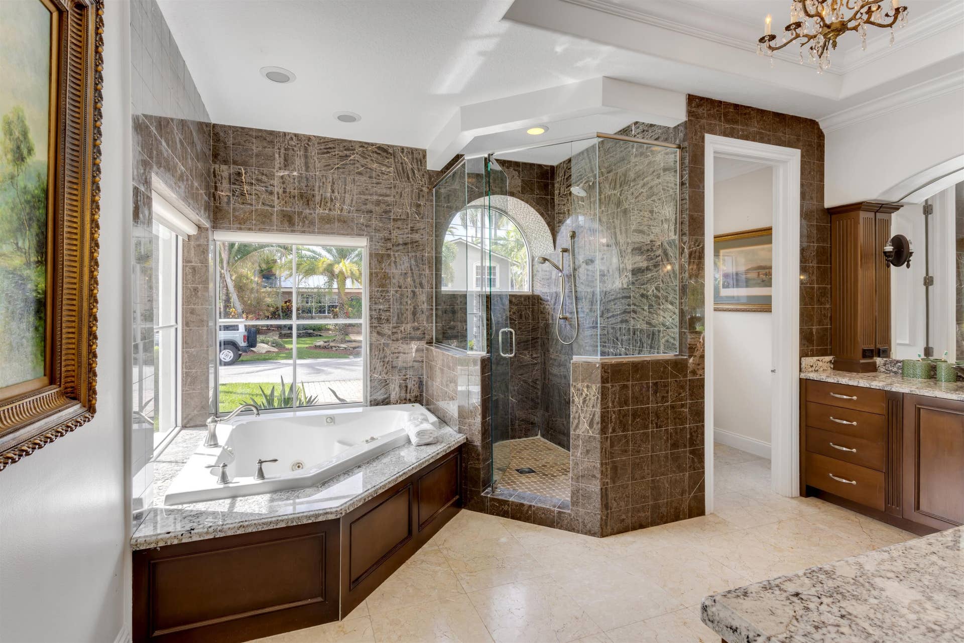 Separate w/c, shower and whirlpool tub