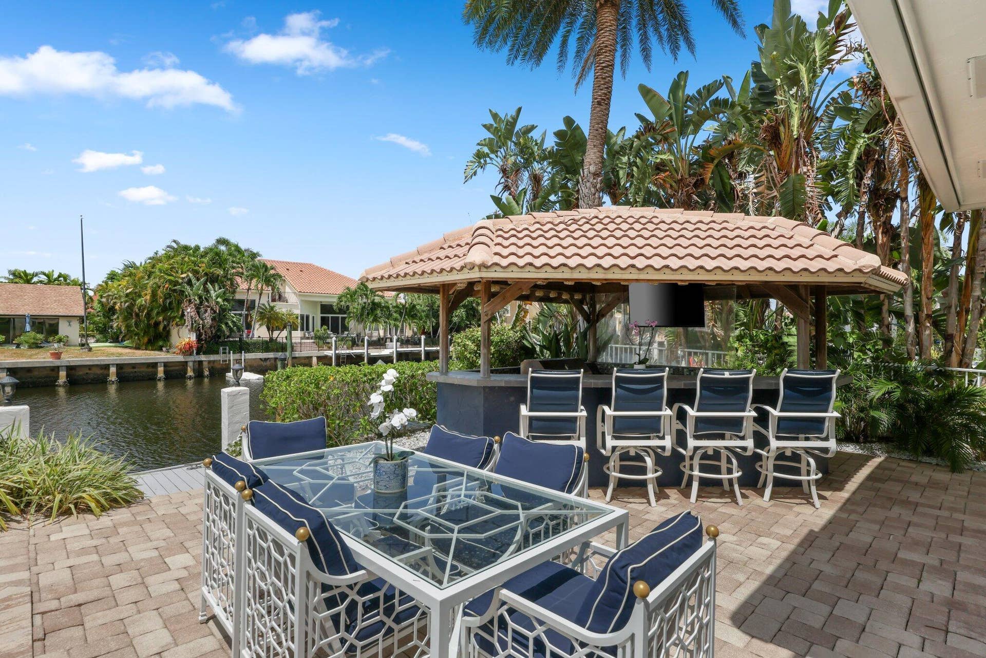 outdoor enteraining on the water