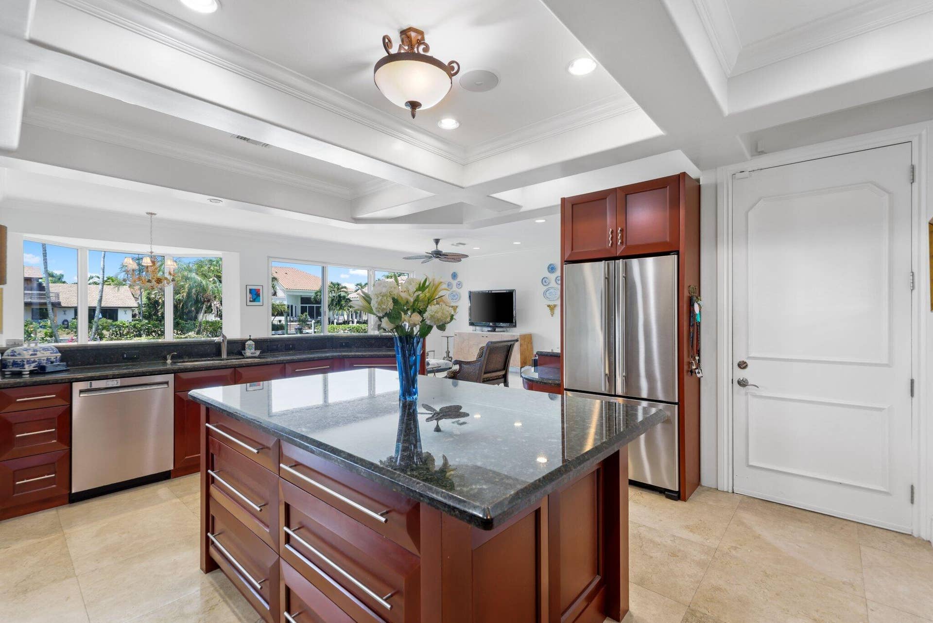 access directly to garage for convenience