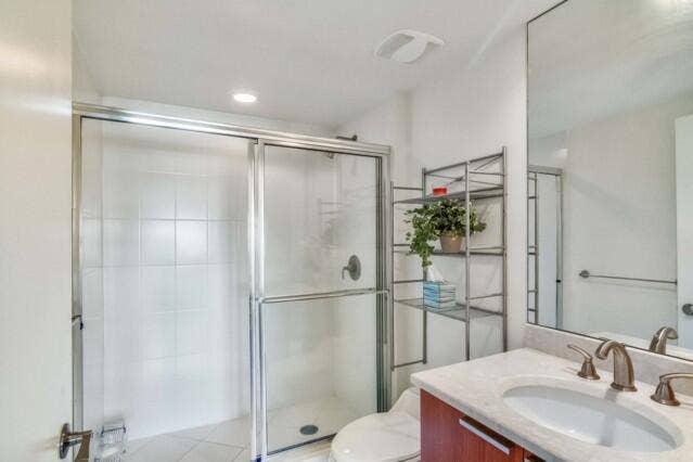 en suite bath 2